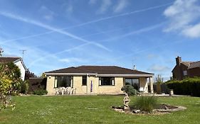 Spacious Bungalow With Large Private Garden